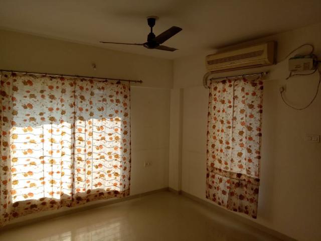 Rental | 3 BHK + 1300 Sq.Ft. Apartment in Grande View 7 Phase 1