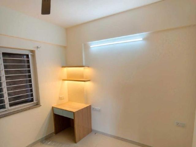Rental | 3 BHK 1300 Sq.Ft. Apartment in DSR Green Waters