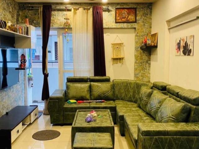 Rental | 3 BHK 1300 Sq.Ft. Apartment in Estella Maple Square