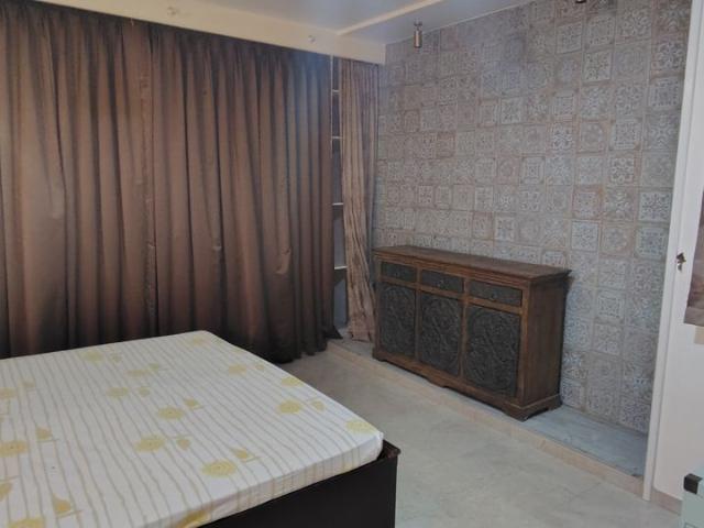 Rental | 3 BHK + 1300 Sq.Ft. Apartment in Hiranandani Phillipa