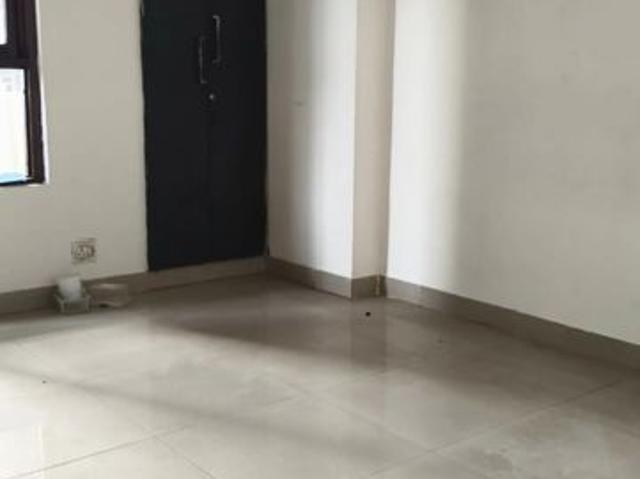 Rental | 3 BHK 1300 Sq.Ft. Apartment in Mahagun Mahagunpuram II