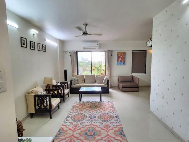 Rental | 3 BHK 1300 Sq.Ft. Apartment in Natu Golden Trellis