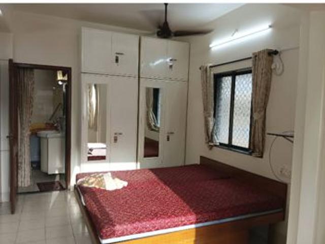 Rental | 3 BHK + 1300 Sq.Ft. Apartment in Shivaji Park