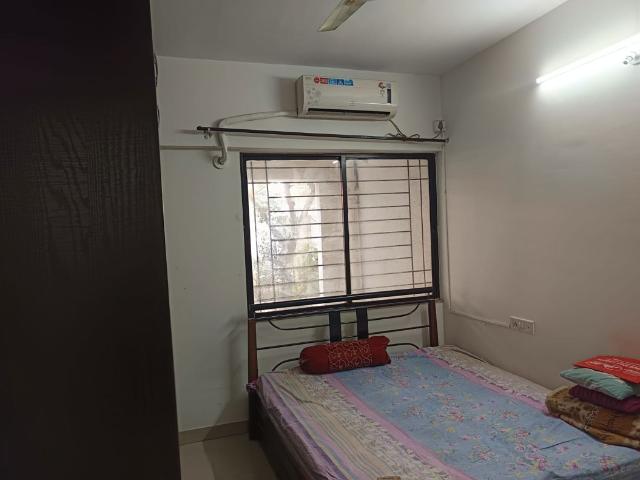 Rental | 3 BHK 1300 Sq.Ft. Apartment in Swaraaj Paradise