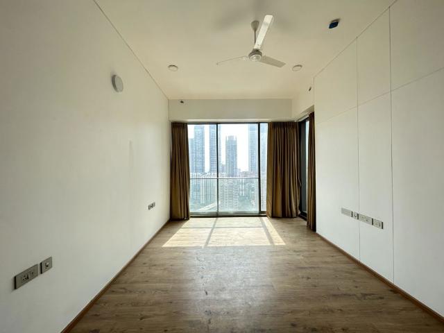 Rental | 3 BHK + 1335 Sq.Ft. Apartment in Rustomjee Crown
