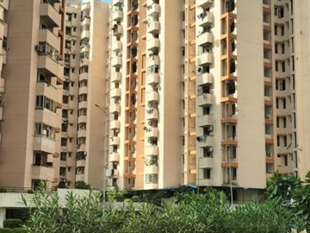 Rental | 3 BHK 1450 Sq.Ft. Apartment in SRS Royal Hills