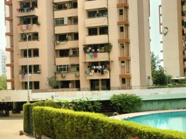 Rental | 3 BHK 1450 Sq.Ft. Apartment in SRS Royal Hills