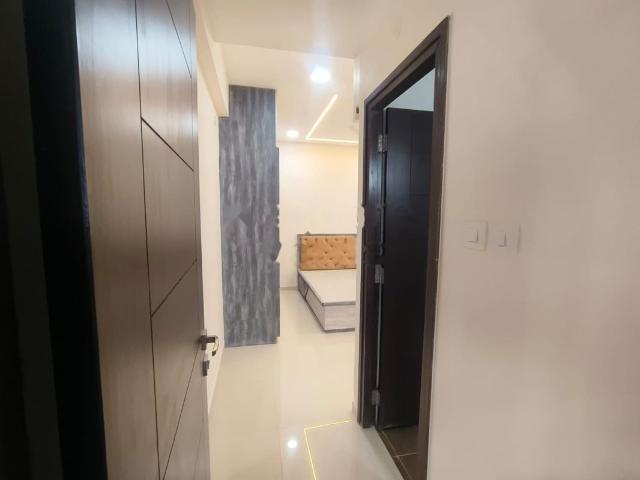 Rental | 3 BHK 1450 Sq.Ft. Apartment in Raheja Vistas