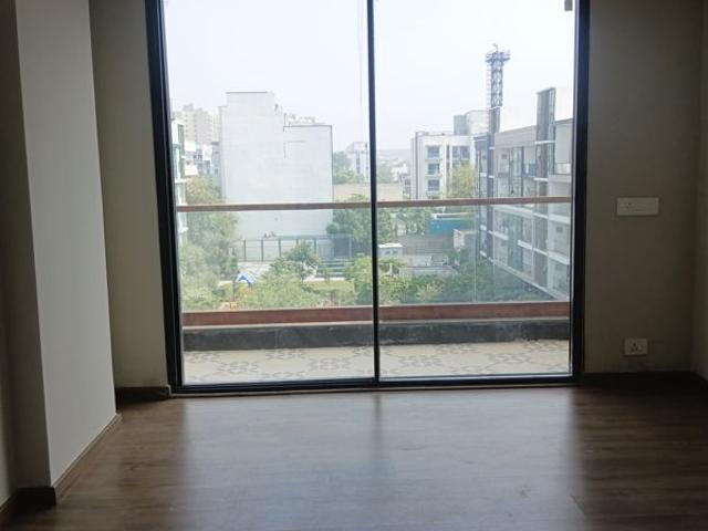 Rental | 3 BHK + 1470 Sq.Ft. Apartment in Signature Global City 63A