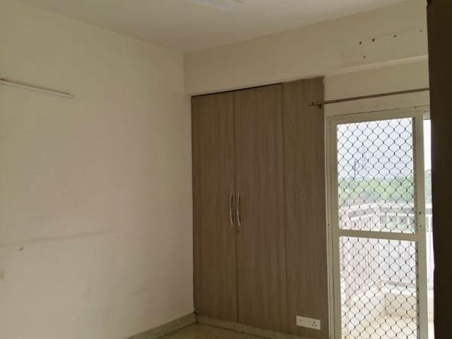 Rental | 3 BHK 1492 Sq.Ft. Apartment in M R Platinum 321