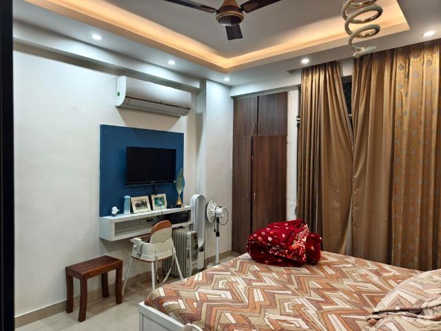 Rental | 3 BHK 1492 Sq.Ft. Apartment in M R Platinum 321