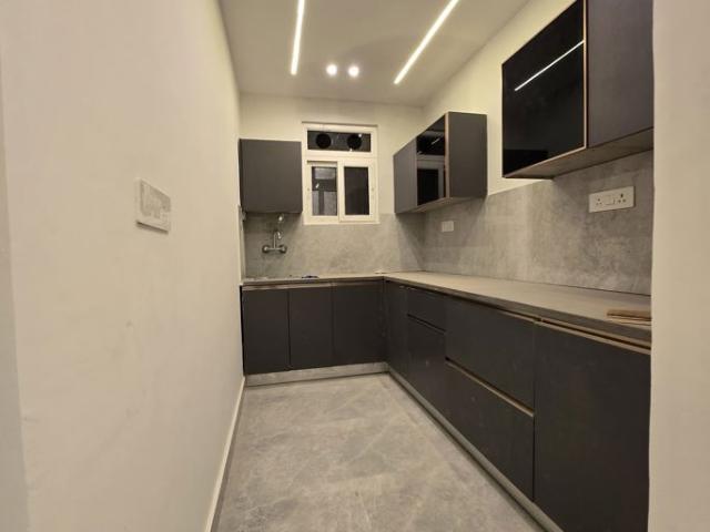 Rental | 3 BHK + 1400 Sq.Ft. Apartment in Chattarpur