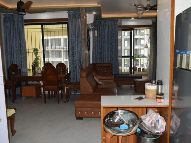 Rental | 3 BHK 1400 Sq.Ft. Apartment in Mont Vert I