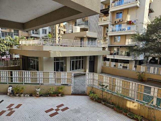 Rental | 3 BHK 1400 Sq.Ft. Apartment in Paravsakshi Apartments