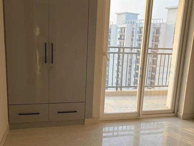 Rental | 3 BHK 1404 Sq.Ft. Apartment in Eldeco Live By The Greens