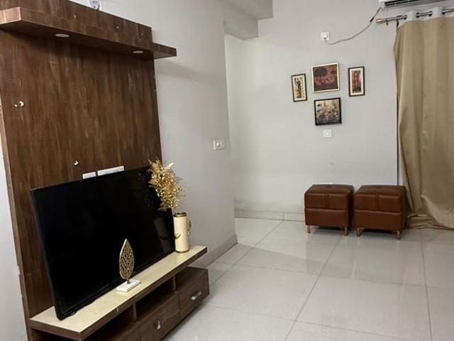 Rental | 3 BHK + 1404 Sq.Ft. Apartment in Eldeco Live By The Greens