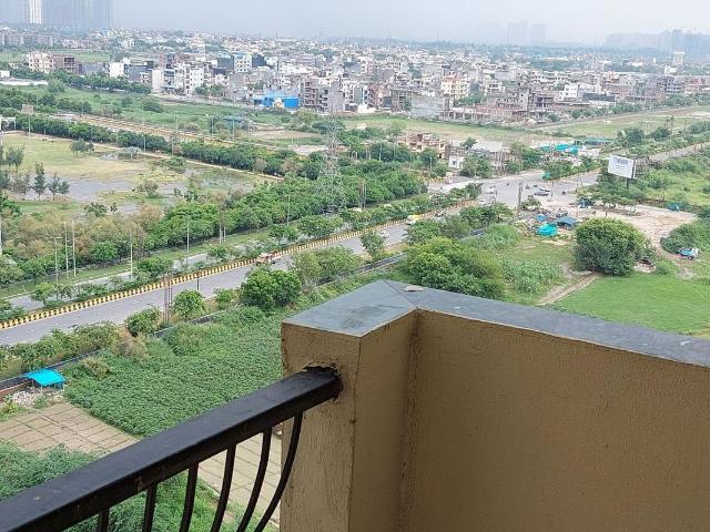 Rental | 3 BHK + 1420 Sq.Ft. Apartment in Amrapali Silicon City