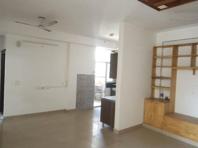 Rental | 3 BHK 1550 Sq.Ft. Apartment in JM Aroma