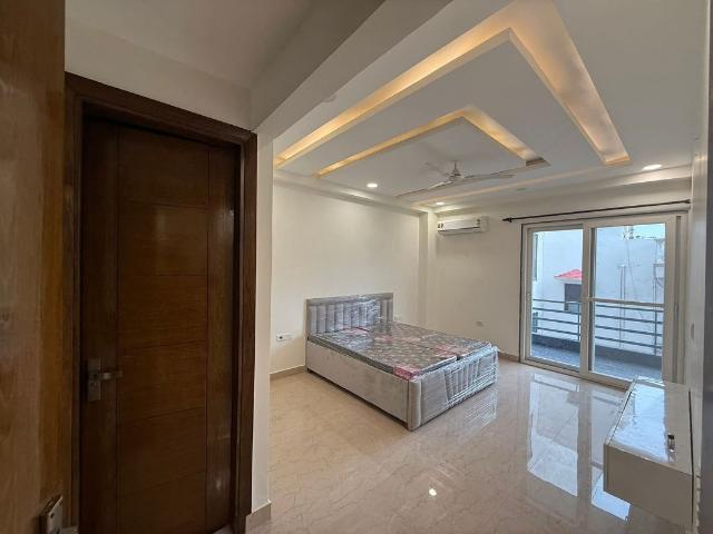 Rental | 3 BHK 1550 Sq.Ft. Apartment in Saket