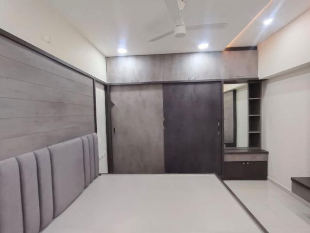 Rental | 3 BHK 1550 Sq.Ft. Apartment in Raheja Vistas