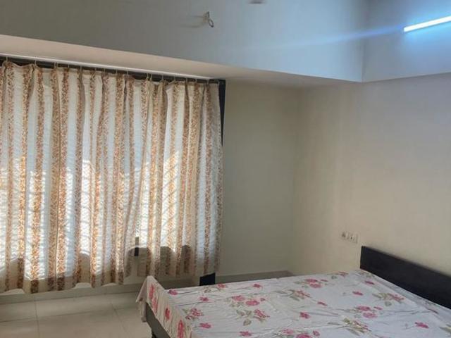 Rental | 3 BHK + 1500 Sq.Ft. Apartment in Evershine Cosmic