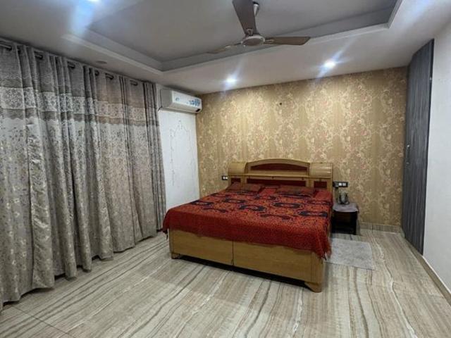 Rental | 3 BHK 1500 Sq.Ft. Apartment in Saket