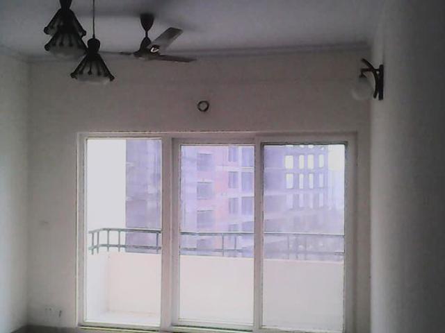 Rental | 3 BHK 1500 Sq.Ft. Apartment in Rohtas Plumeria