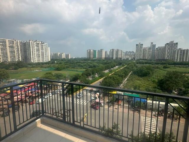 Rental | 3 BHK + 1645 Sq.Ft. Apartment in Skytech Matrott
