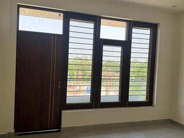 Rental | 3 BHK 1650 Sq.Ft. Apartment in Omaxe Spa Village