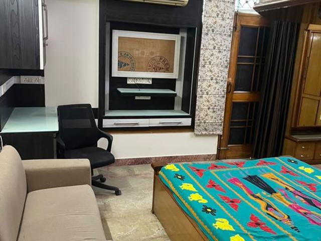 Rental | 3 BHK 1650 Sq.Ft. Apartment in Shanti Kunj Noida