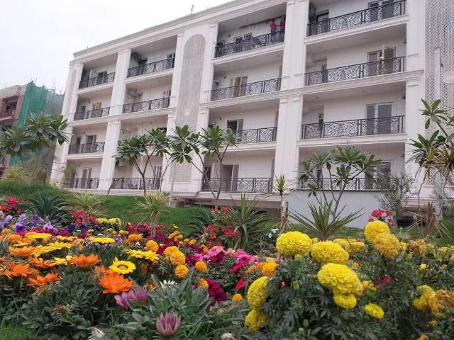 Rental | 3 BHK 1650 Sq.Ft. Apartment in Raj One Good Earth