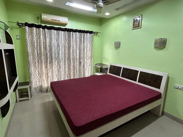 Rental | 3 BHK 1650 Sq.Ft. Apartment in Tharwani Rosewood Heights