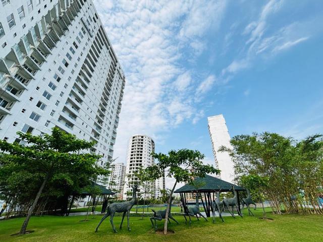 Rental | 3 BHK 1660 Sq.Ft. Apartment in Omaxe Lake