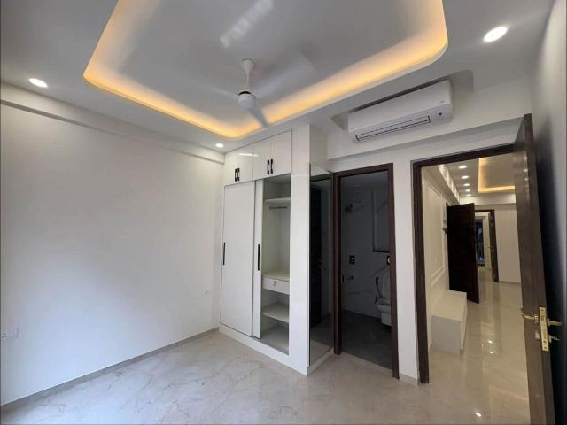 Rental | 3 BHK + 1680 Sq.Ft. Apartment in Smart World Orchard