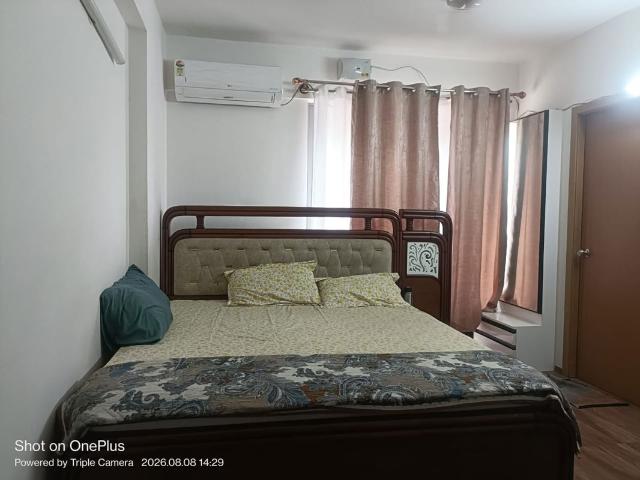 Rental | 3 BHK + 1600 Sq.Ft. Apartment in Arvind Skylands