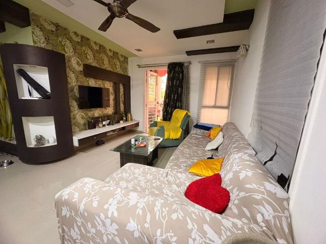 Rental | 3 BHK 1600 Sq.Ft. Apartment in Nyati Environ
