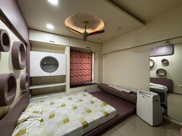 Rental | 3 BHK 1600 Sq.Ft. Apartment in Nyati Exotica