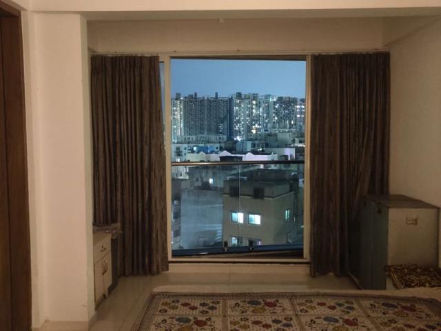 Rental | 3 BHK + 1600 Sq.Ft. Apartment in Paranjape Crystal Garden
