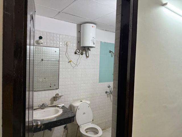 Rental | 3 BHK 1600 Sq.Ft. Apartment in RPS Savana