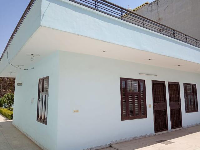 Rental | 3 BHK + 1600 Sq.Ft. Independent House in Sector 4