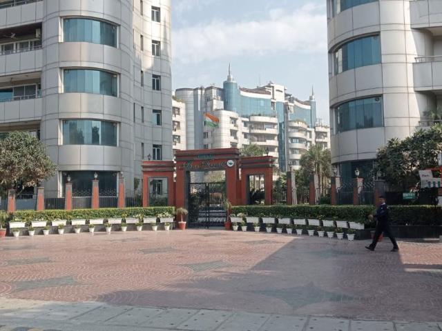 Rental | 3 BHK 1620 Sq.Ft. Apartment in Omaxe Grand