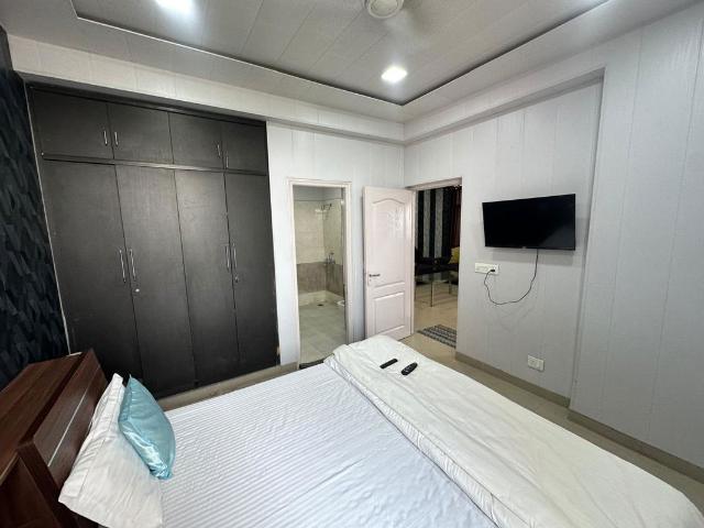 Rental | 3 BHK 1746 Sq.Ft. Apartment in Ansal Sushant Golf City Celebrity Greens