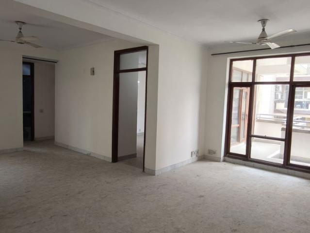 Rental | 3 BHK 1750 Sq.Ft. Apartment in Madhur Jivan Apartment