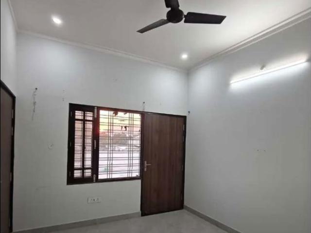 Rental | 3 BHK 1750 Sq.Ft. Apartment in Shri Ram Apartments Butler Colony