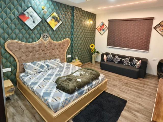 Rental | 3 BHK + 1750 Sq.Ft. Apartment in Vatika Lifestyle Homes