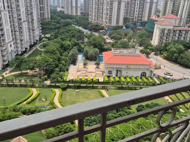 Rental | 3 BHK 1755 Sq.Ft. Apartment in DLF Regal Gardens