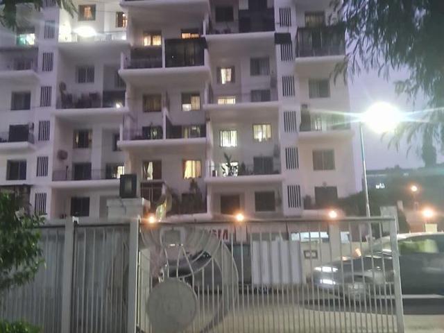Rental | 3 BHK + 1772 Sq.Ft. Apartment in Pristine Royale