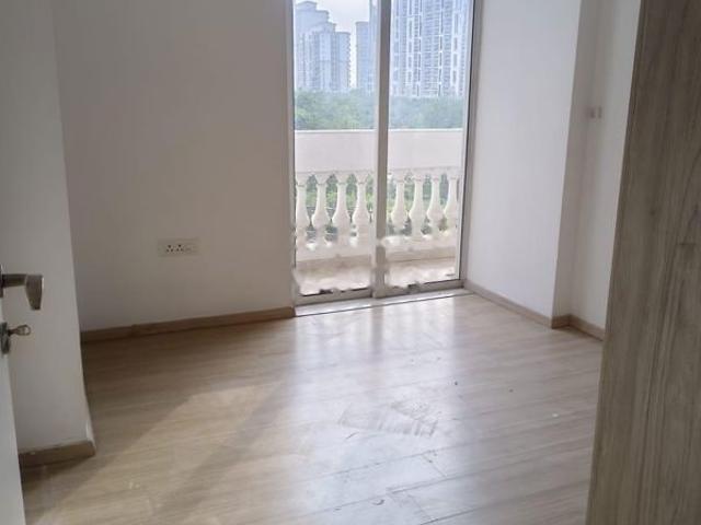 Rental | 3 BHK 1780 Sq.Ft. Apartment in DLF Regal Gardens