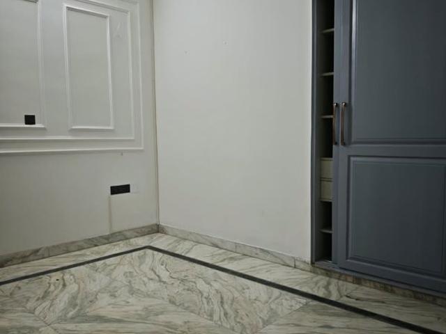 Rental | 3 BHK 1700 Sq.Ft. Apartment in Maharishi Dayanand CGHS