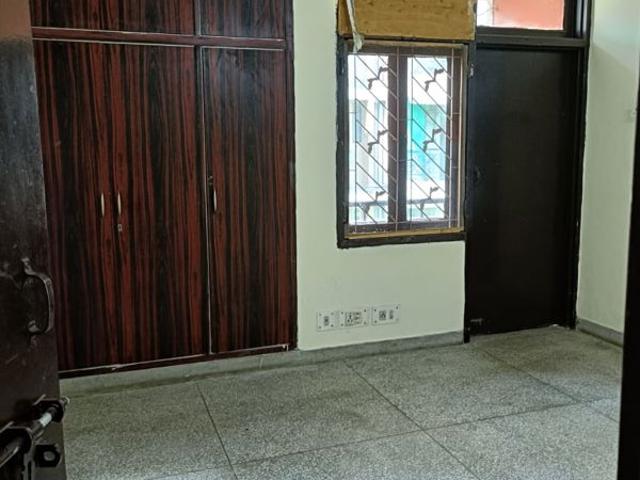 Rental | 3 BHK 1700 Sq.Ft. Apartment in Sector 6 Dwarka